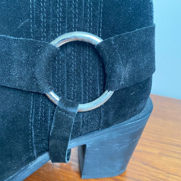 Suede Black Heel Boots with removable strap - Picture 4 of 16